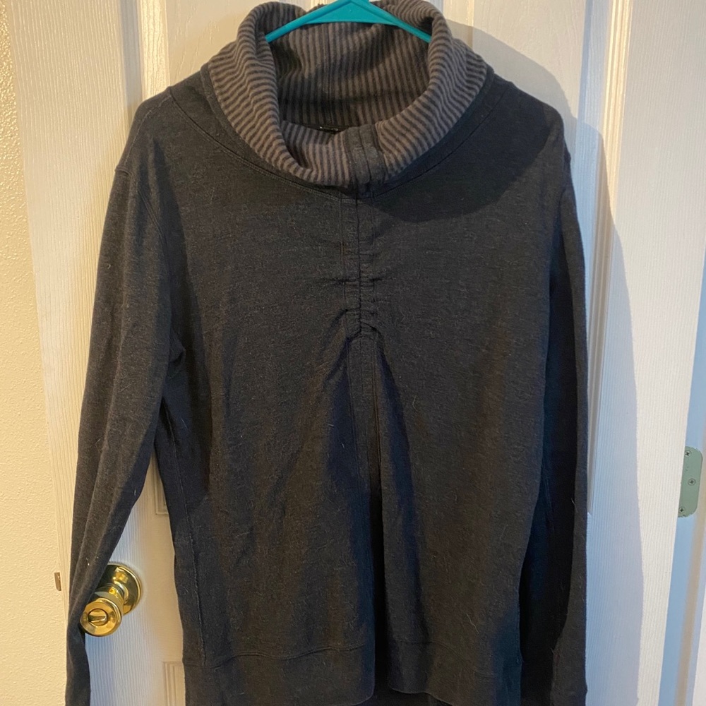 Lululemon sweatshirt